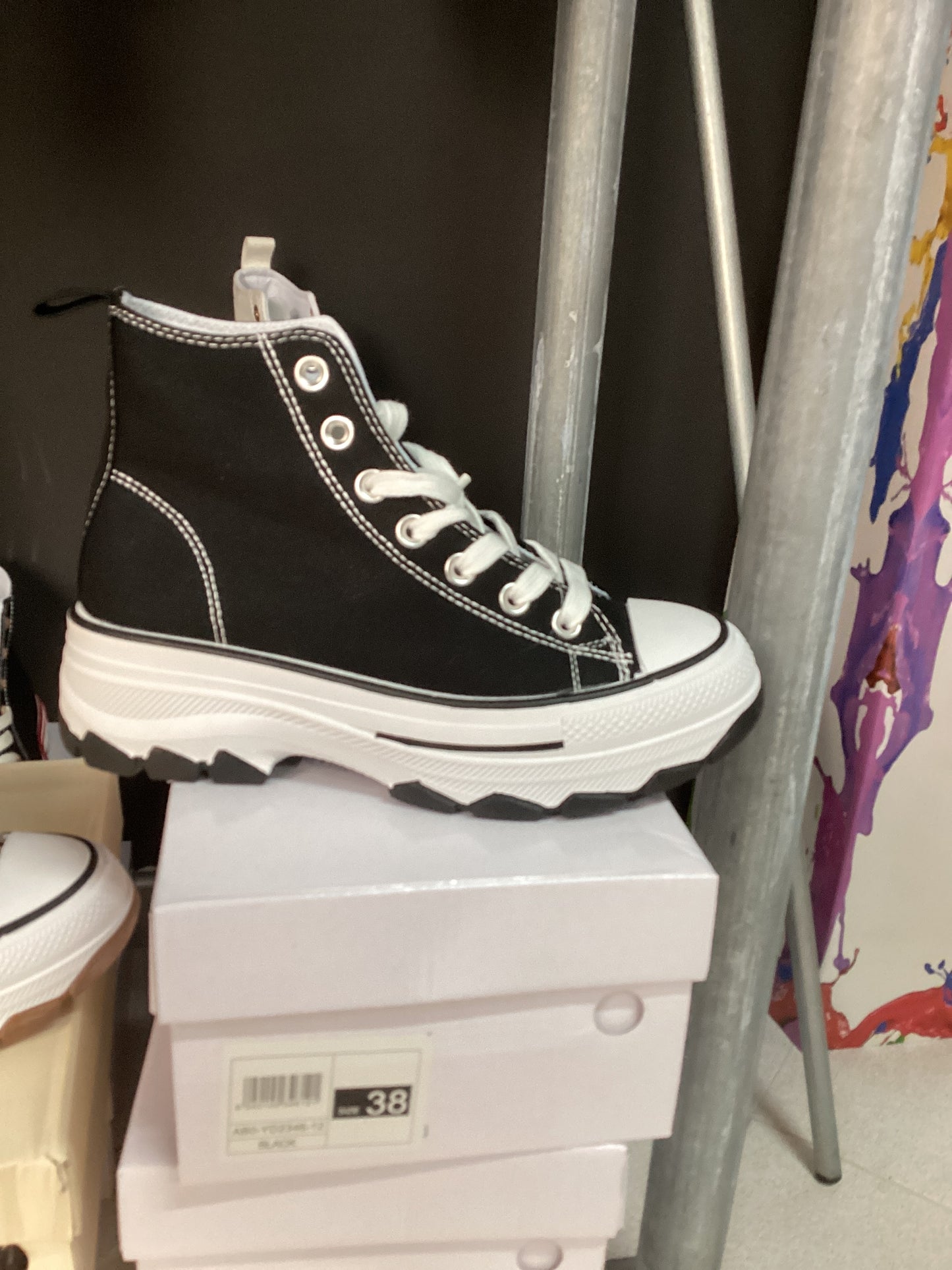 Converse black